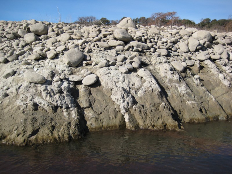1106 we're really close to the rocks.JPG